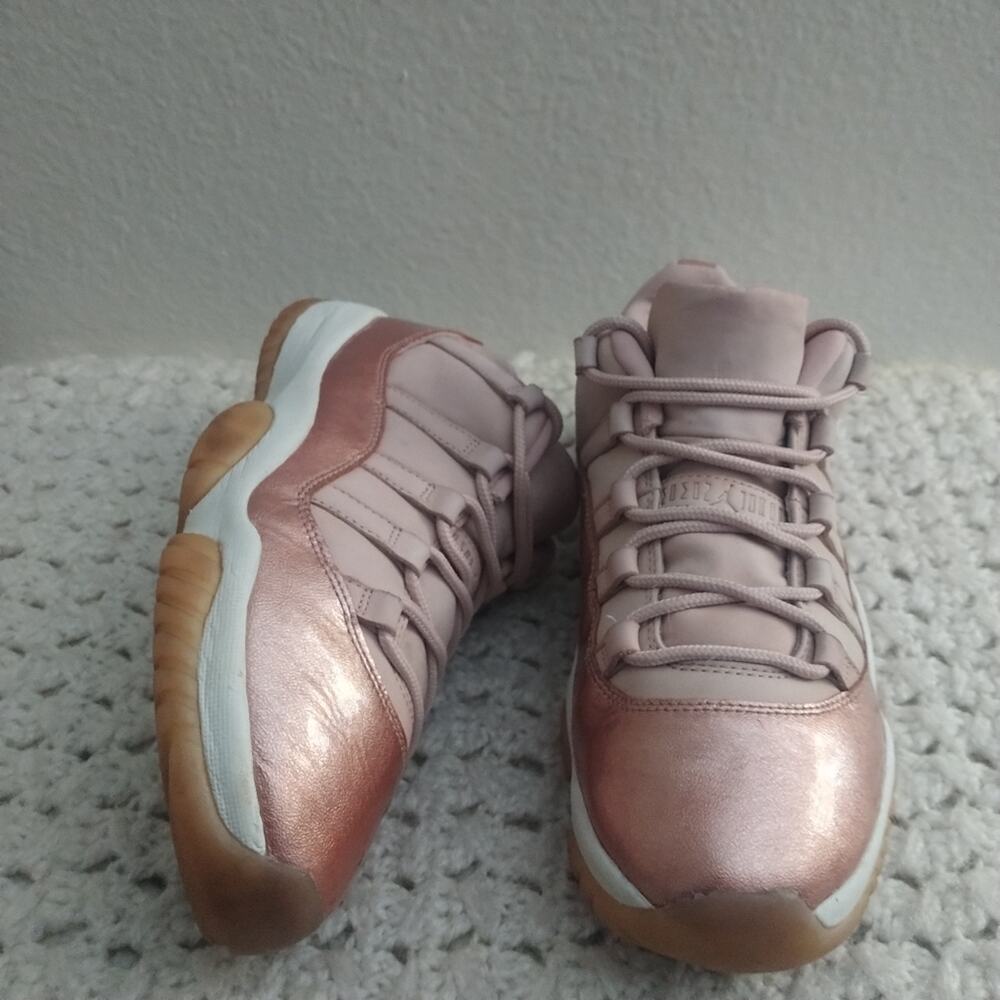 Air Jordan 11 Retro Low 'Rose Gold' women size 10.5
